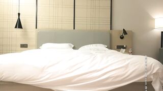 【小宝寻花】约了个极品颜值苗条长腿美女，口交舔弄上位骑乘抽插猛操呻吟诱人