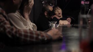 JUR-834 [无码中文字幕] 曾经说一生只爱我一人的妻子 竟然在淫乱的换妻俱乐部迷失了自我 玩的比谁都花 人妻NTR 北条麻妃 藤咲紫